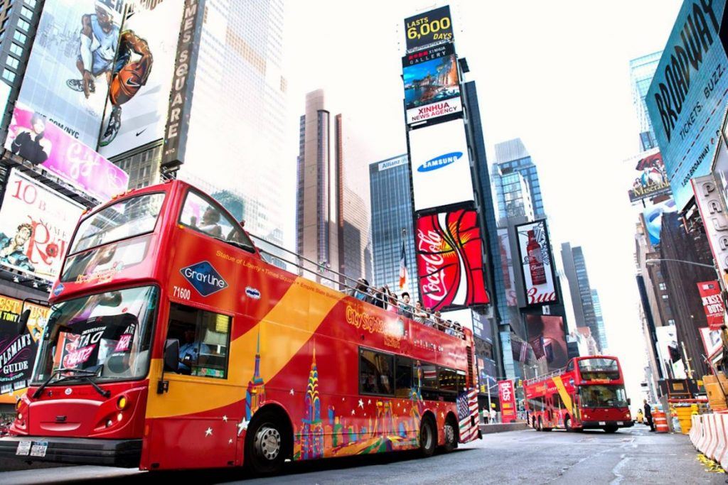 Bus hop on hop off en plein Times Square